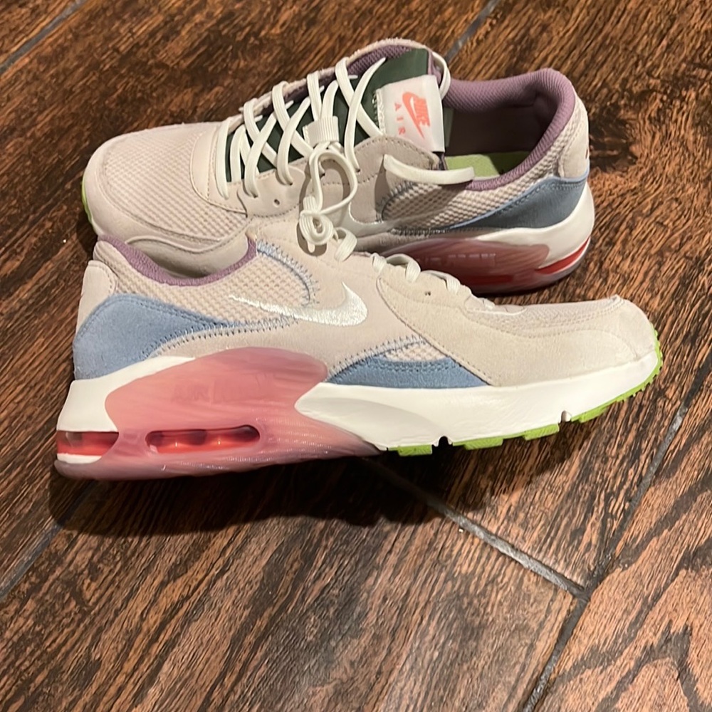 Nike's Women Air Max Excee Shoes